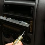 Enlever autoradio sans pince facilement